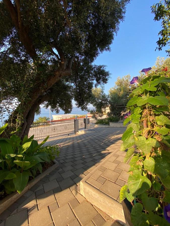 Tole Holiday home